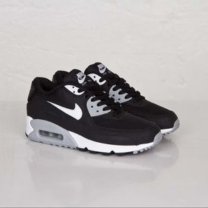Nike Women’s Air Max 90 Essential